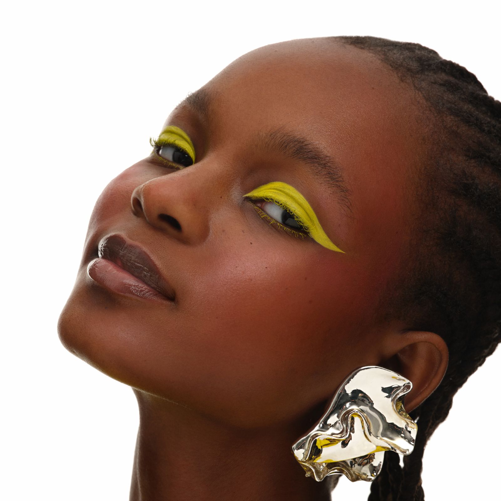 7 Best Colorful Eyeliners That’ll Make You Rethink Neutrals