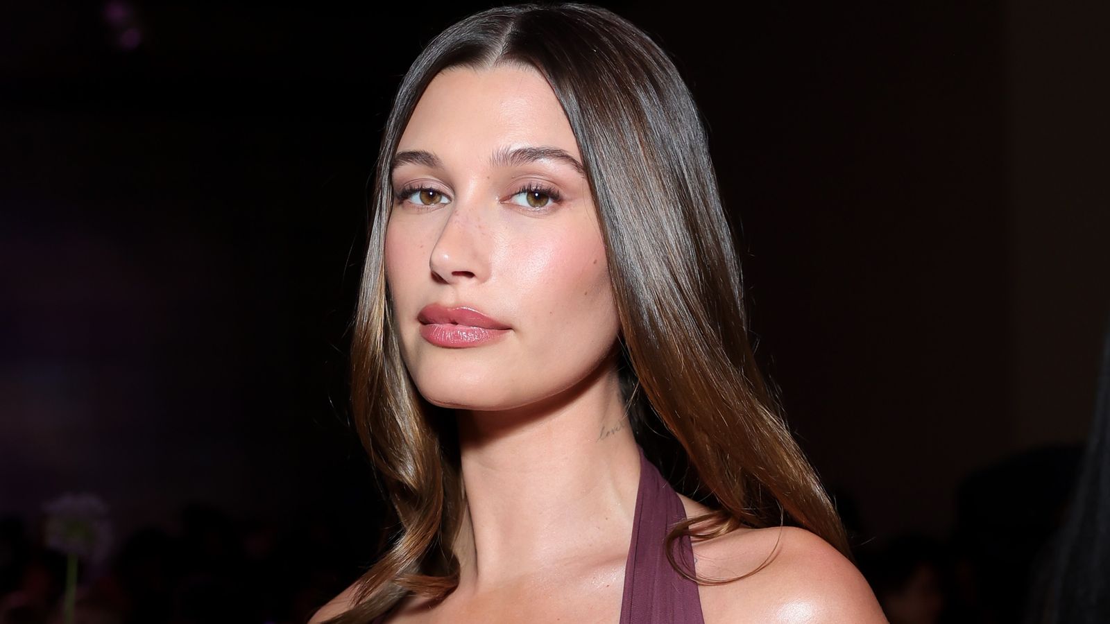 This Video of Hailey Bieber Proves She's a Muti-Tasking Makeup Mastermind