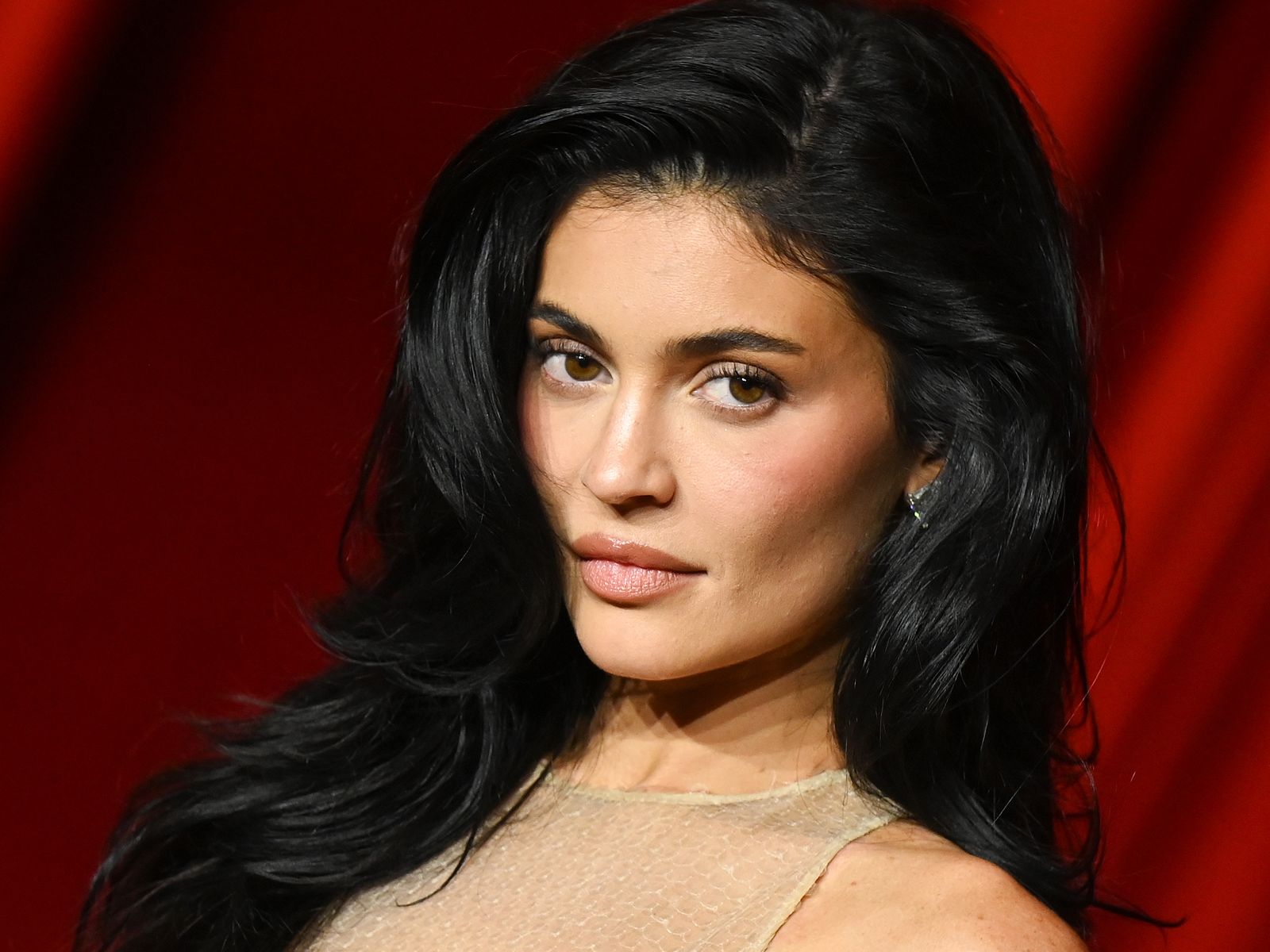 Kylie Jenner's Deep '90s French Manicure Is Taking Me Back