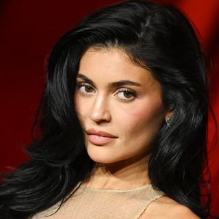 Kylie Jenner's Deep '90s French Manicure Is Taking Me Back