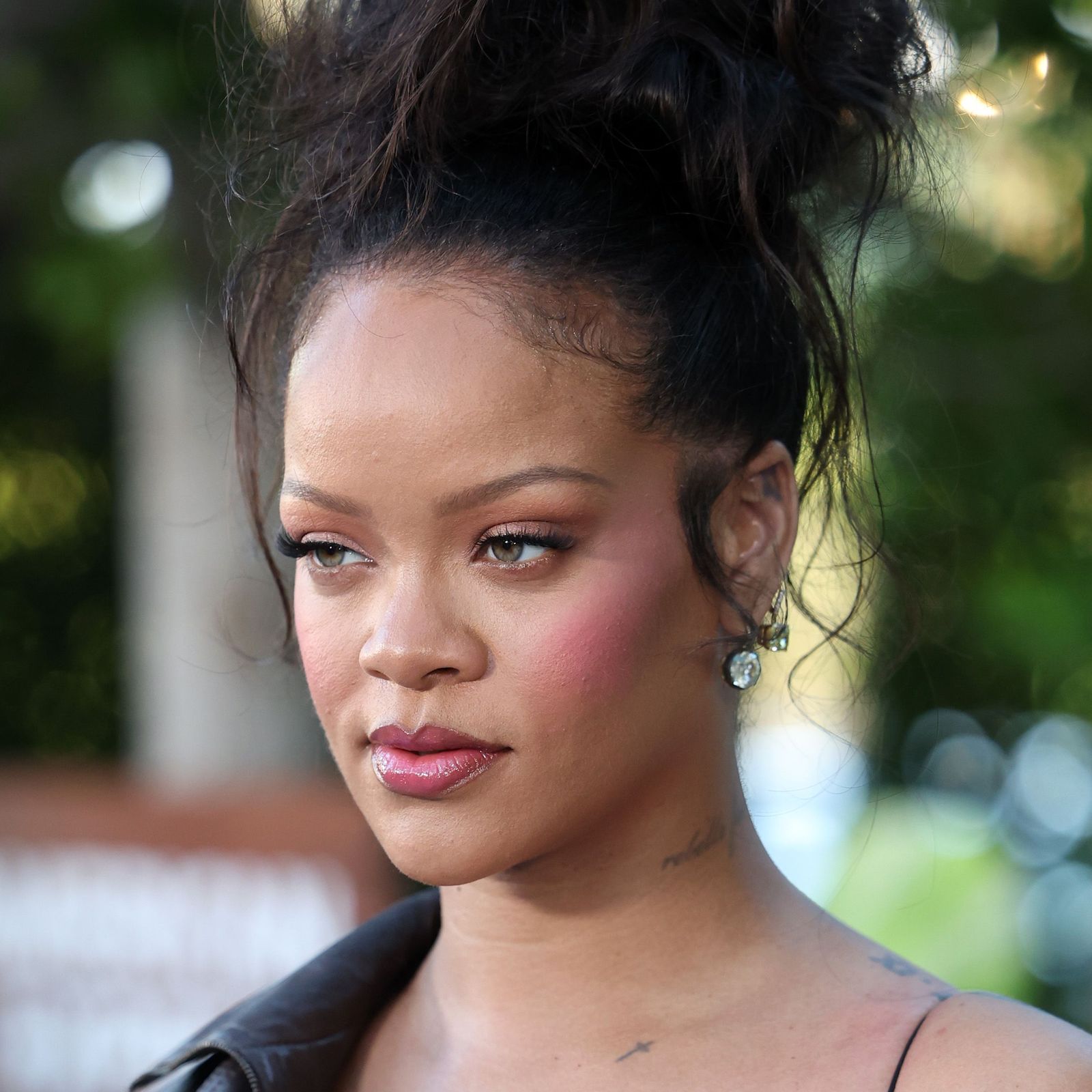 Rihanna Just Reinvented the Y2K Zig-Zag Part