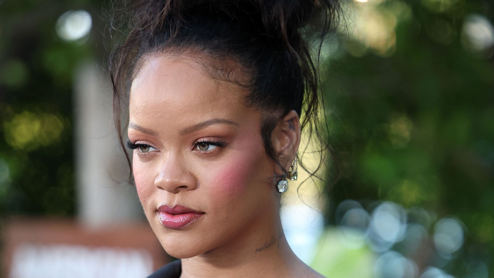 Rihanna Just Reinvented the Y2K Zig-Zag Part