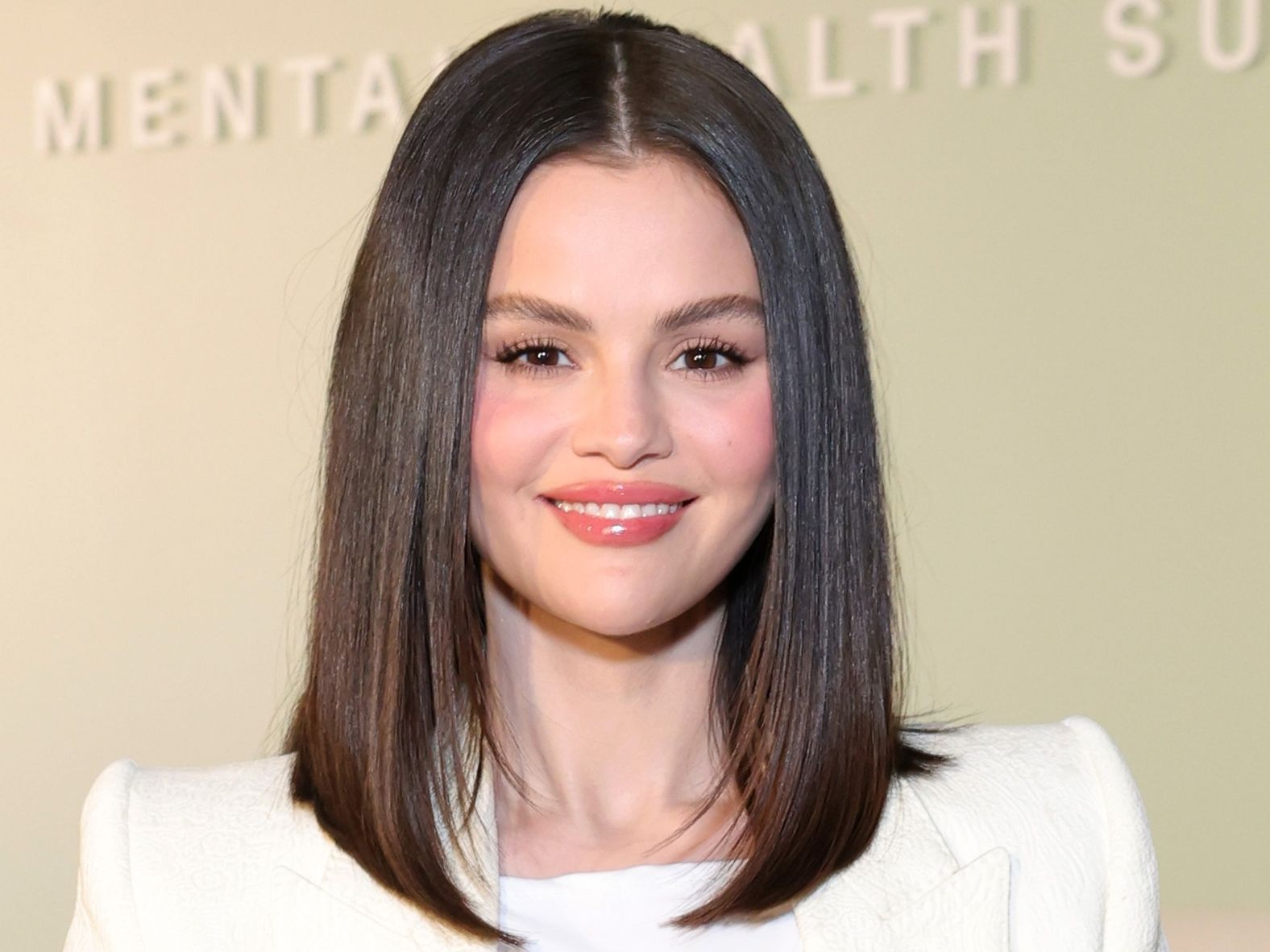 Selena Gomez's Ponytail Is Gravity-Defyingly Swoopy